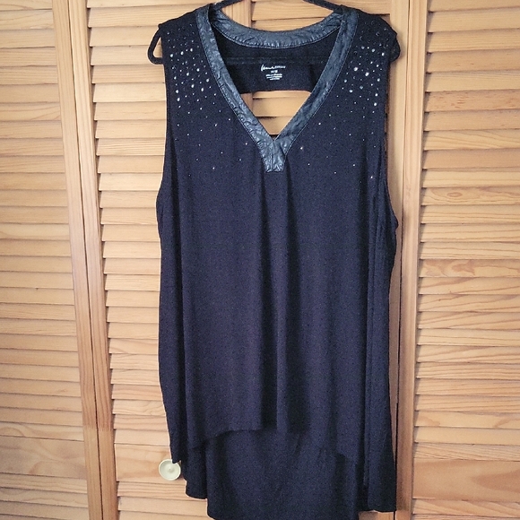 Lane Bryant Black Sleeveless Studded Faux Leather Trim High-Low Hem Top Size 28 - Picture 1 of 9